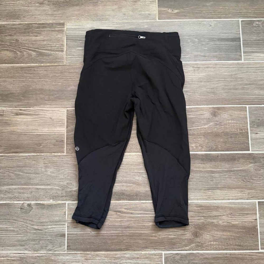 Black Lululemon Capri leggings size 6